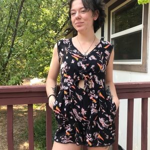 Cute floral romper size M